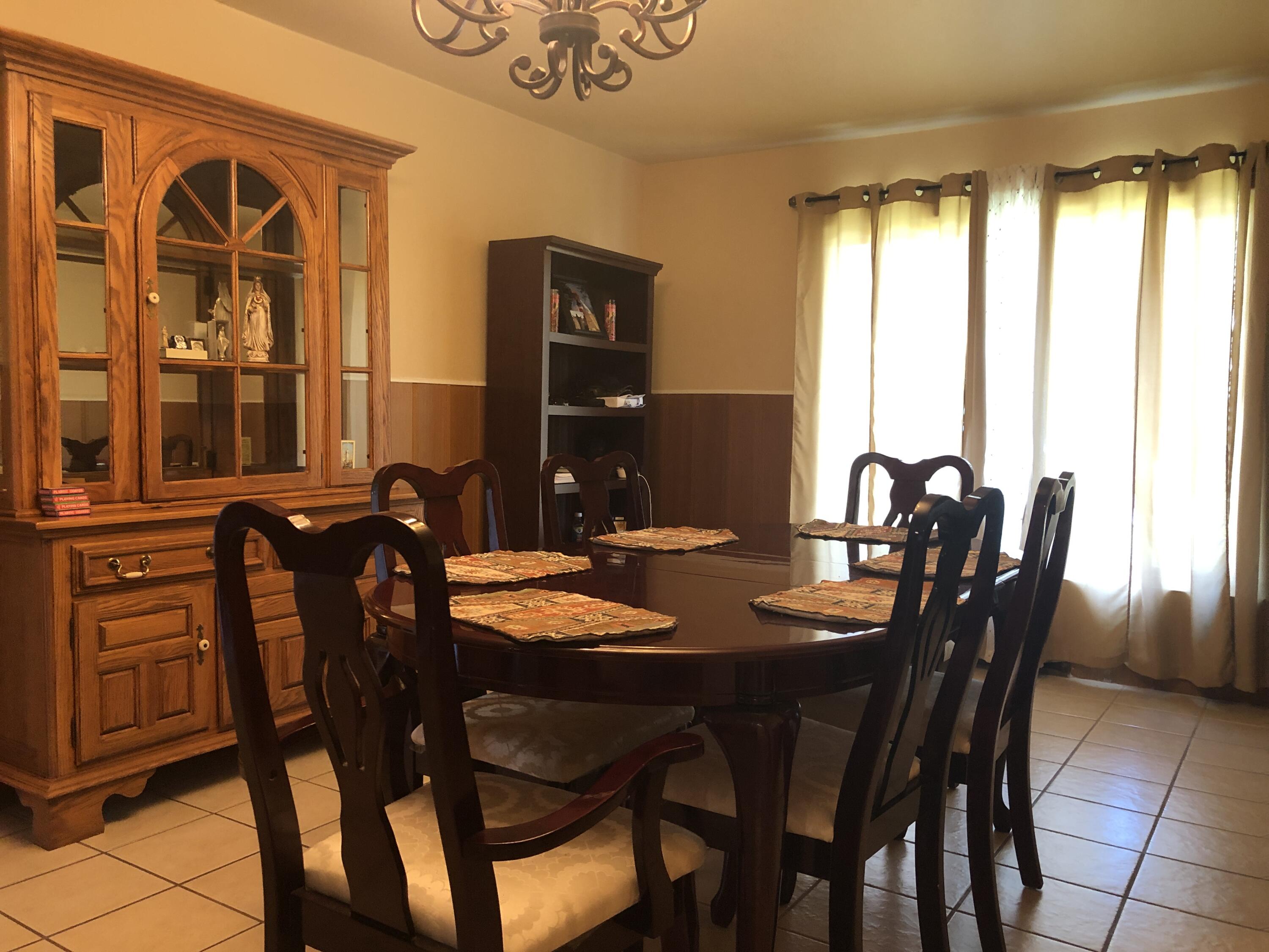 804 South Broadway Plainview, TX 79072 - Photo 11 of 46 a dining room with furniture and window