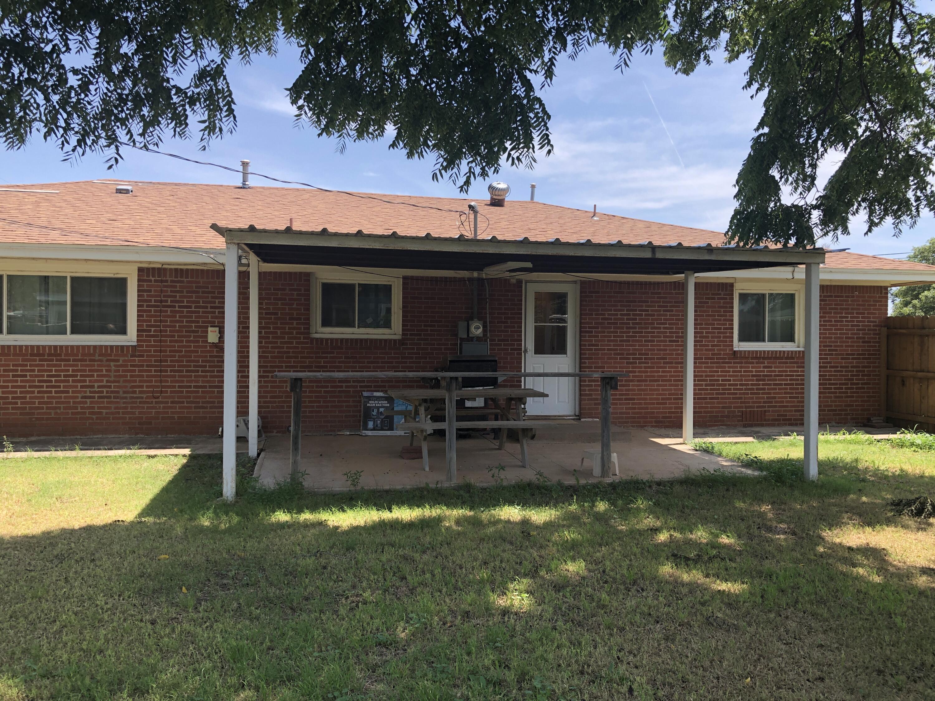 804 South Broadway Plainview, TX 79072 - Photo 37 of 46 a view of a house with a yard porch and sitting area