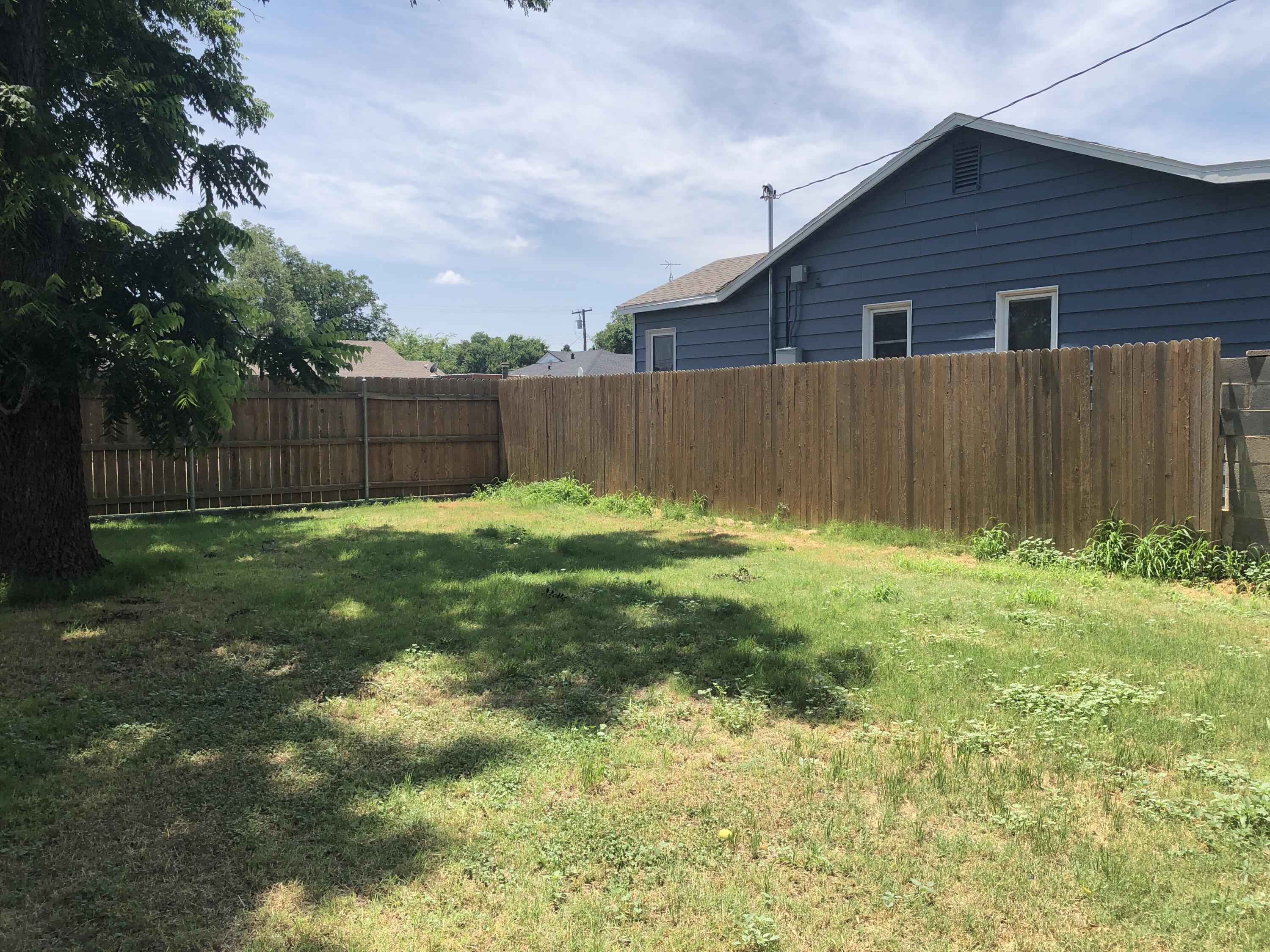 804 South Broadway Plainview, TX 79072 - Photo 39 of 46 a view of backyard with tub and trees