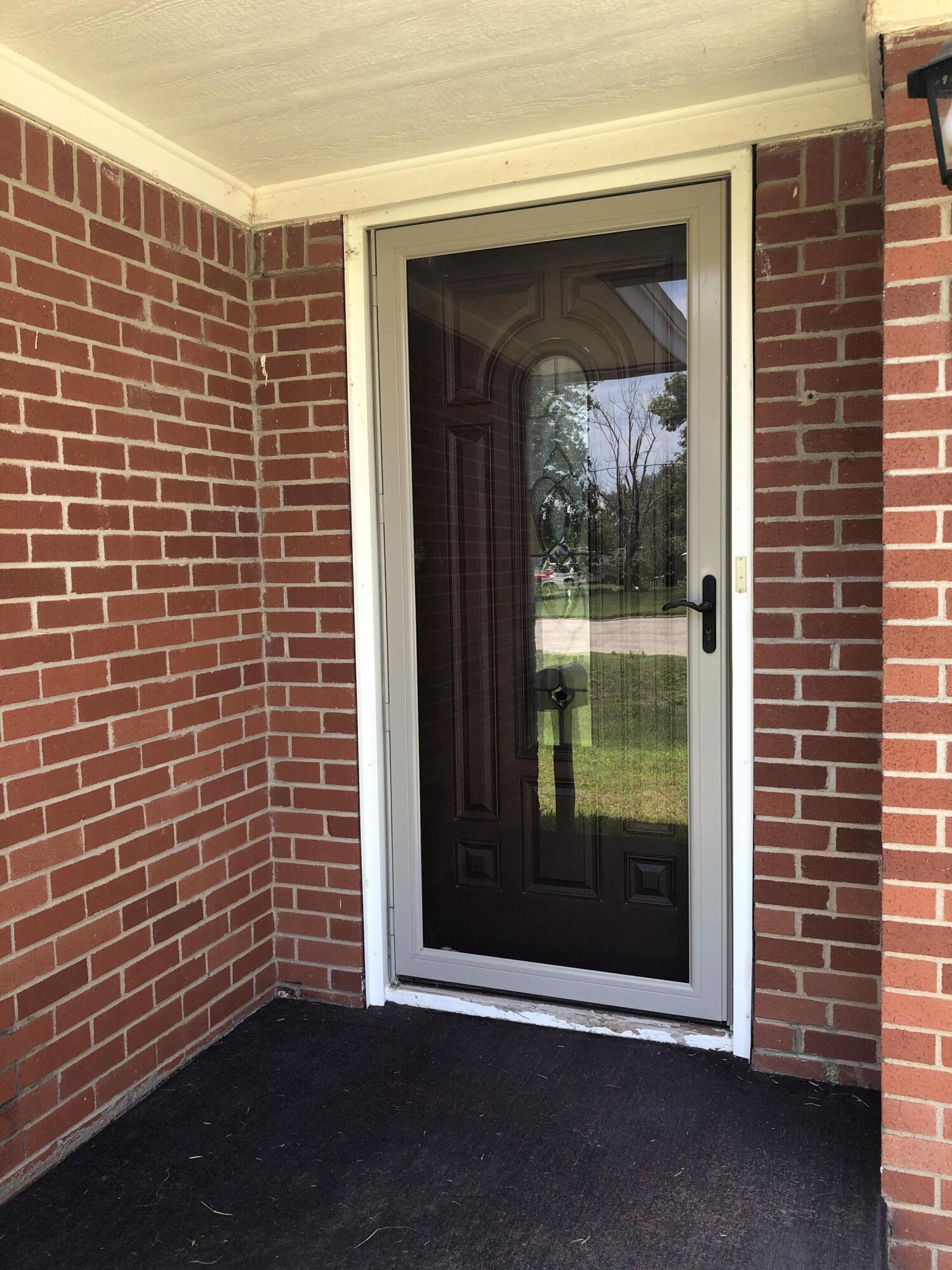 804 South Broadway Plainview, TX 79072 - Photo 43 of 46 a view of a brick house with a large window