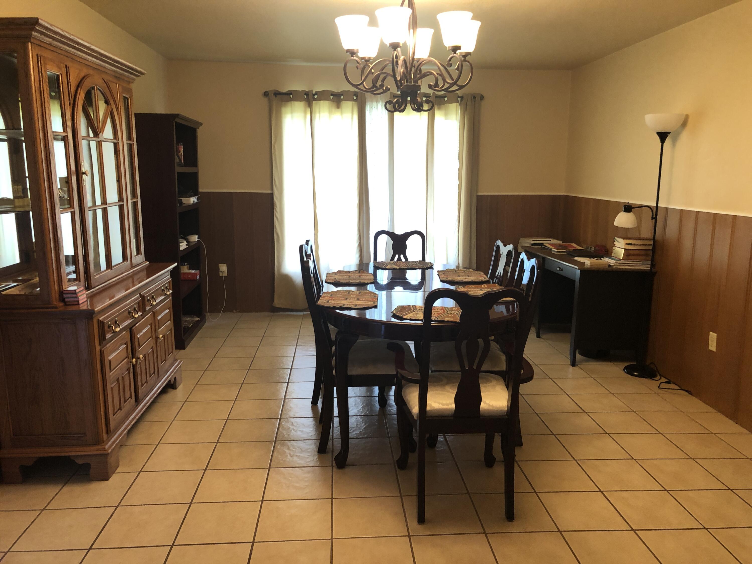 804 South Broadway Plainview, TX 79072 - Photo 10 of 46 a dining room with furniture and window