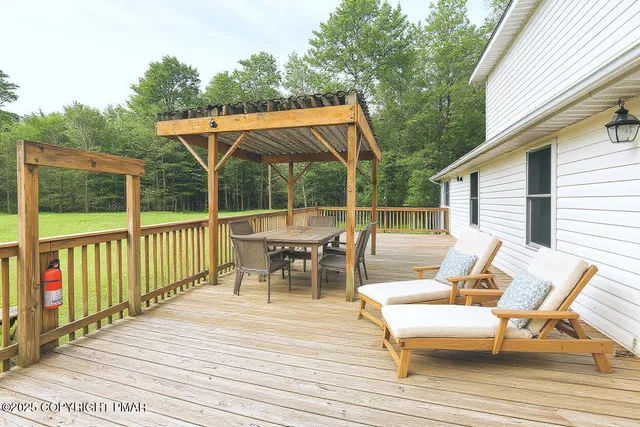 a view of a house with backyard and trees
