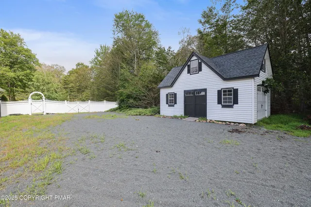 $550,000 | 343 High Country Drive, Blakeslee, PA 18610