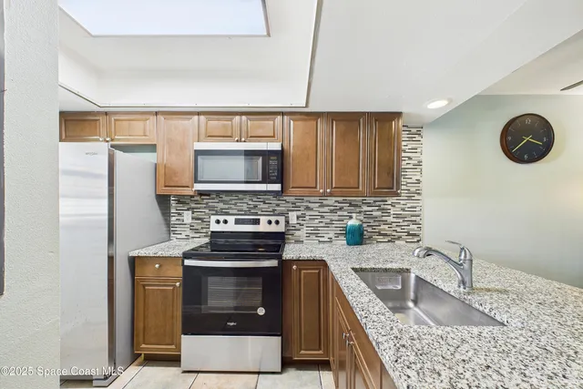 $2,300 | 3021 Sir Hamilton Circle, Unit 11, Titusville, FL 32780