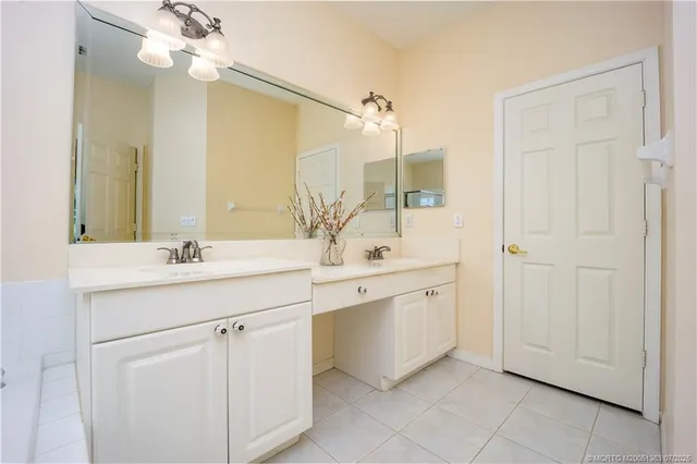 $475,000 | 583 Northwest Cherry Oak Drive, Jensen Beach, FL 34957