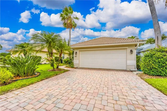 $475,000 | 583 Northwest Cherry Oak Drive, Jensen Beach, FL 34957
