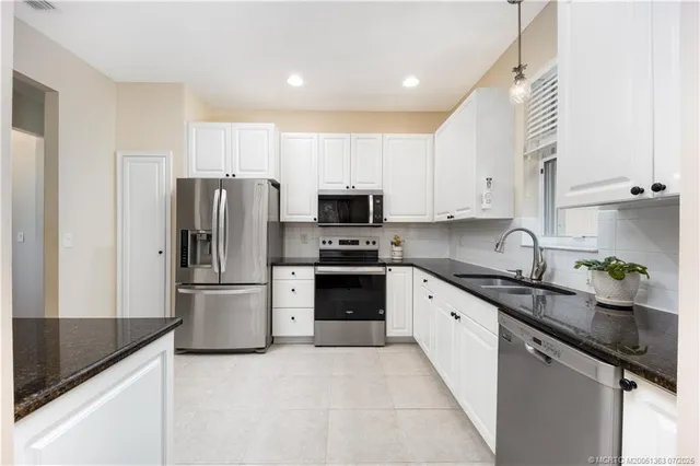 $475,000 | 583 Northwest Cherry Oak Drive, Jensen Beach, FL 34957