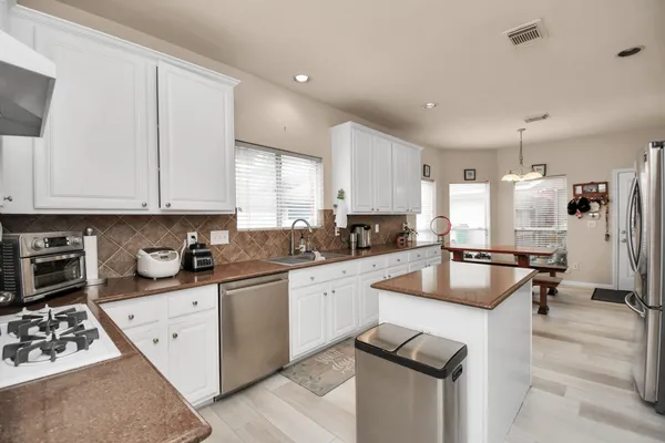 $398,900 | 2543 Acadiana Lane, Seabrook, TX 77586