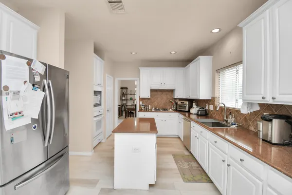 $398,900 | 2543 Acadiana Lane, Seabrook, TX 77586