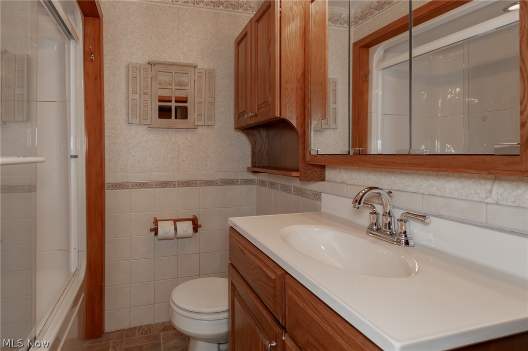 11570 Girdled Road Painesville, OH 44077 - Photo 19 of 38 Bath #1