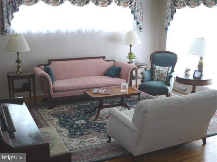 669 Cheyney Road Springfield, PA 19064 - Photo 4 of 13 Living Room