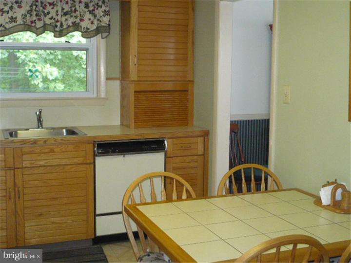 669 Cheyney Road Springfield, PA 19064 - Photo 5 of 13 Kitchen