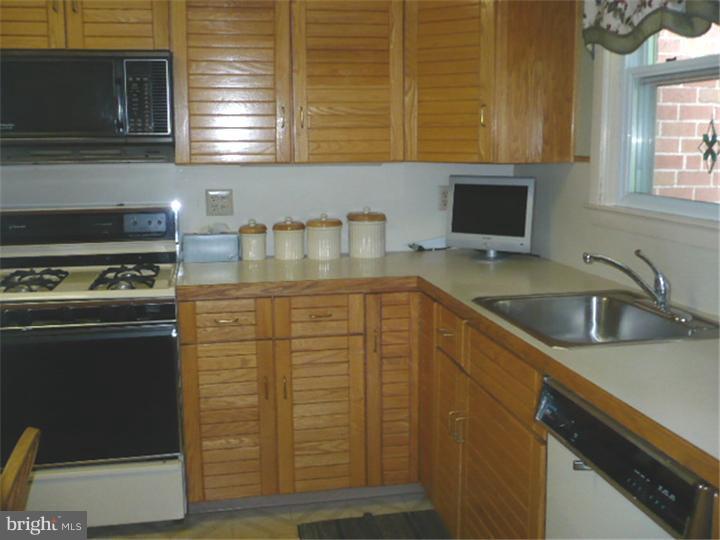 669 Cheyney Road Springfield, PA 19064 - Photo 6 of 13 Kitchen