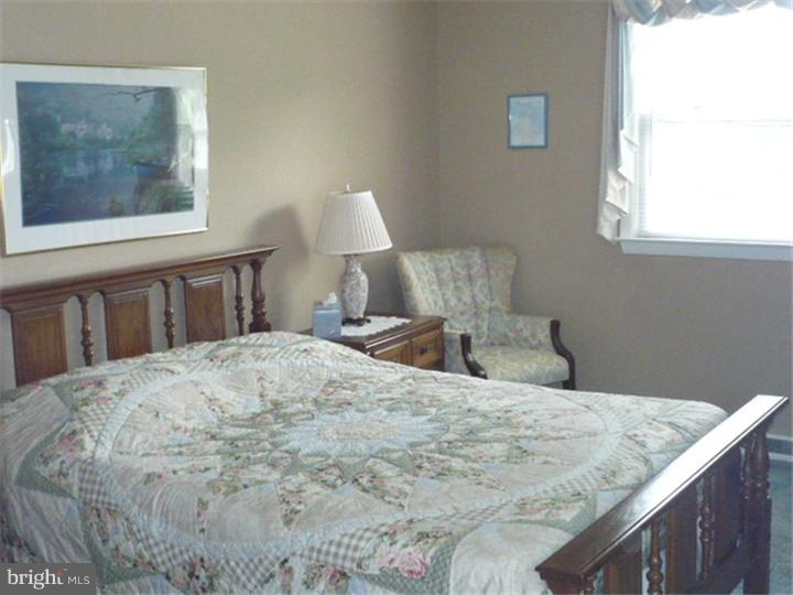 669 Cheyney Road Springfield, PA 19064 - Photo 10 of 13 Bedroom - Main