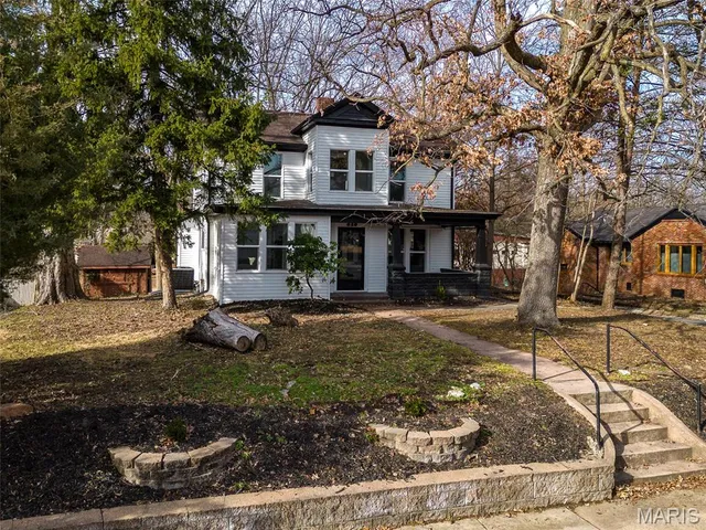 $350,000 | 215 Clay Street, Edwardsville, IL 62025