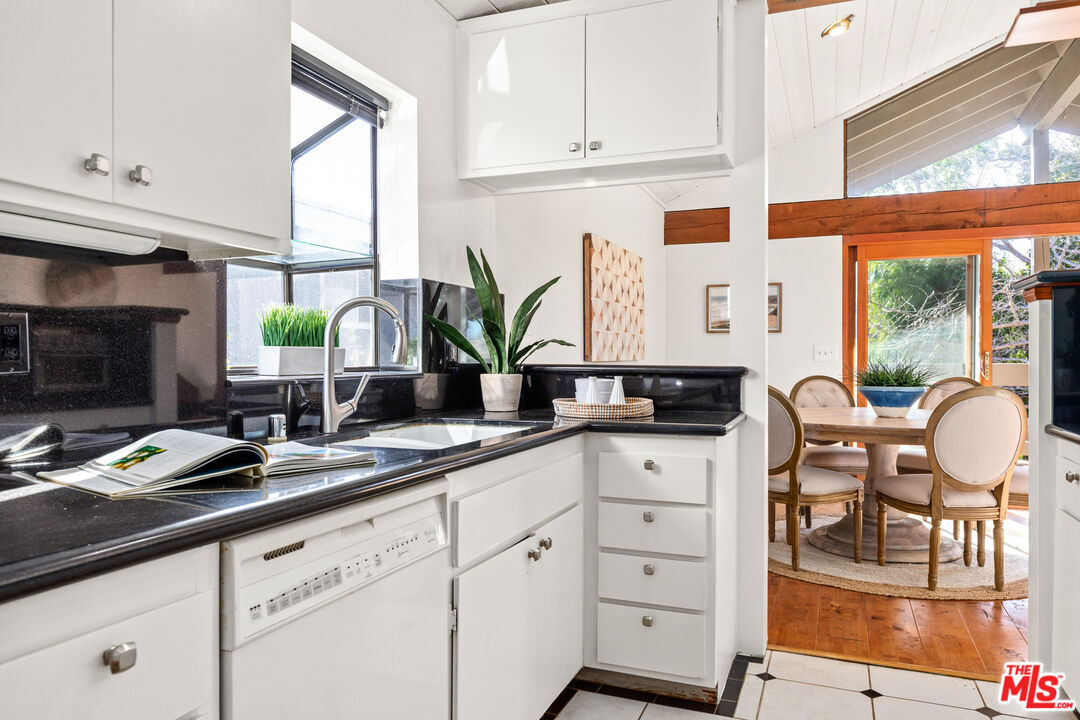 4450 Alla Road Los Angeles, CA 90066 - Photo 22 of 46