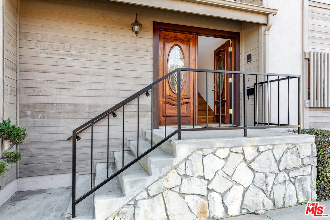 4450 Alla Road Los Angeles, CA 90066 - Photo 6 of 46