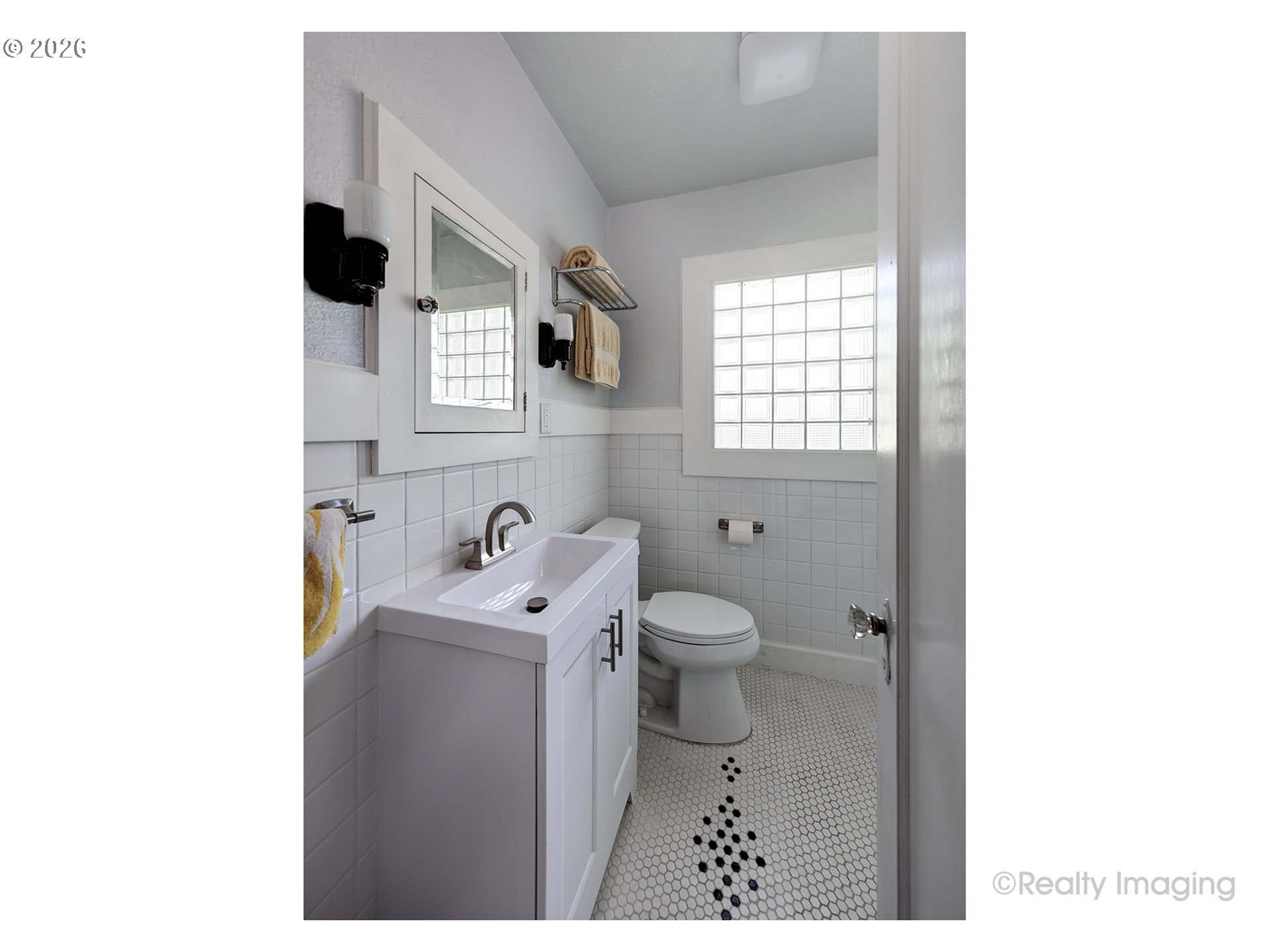 7523 Southeast Washington Street Portland, OR 97215 - Photo 17 of 41