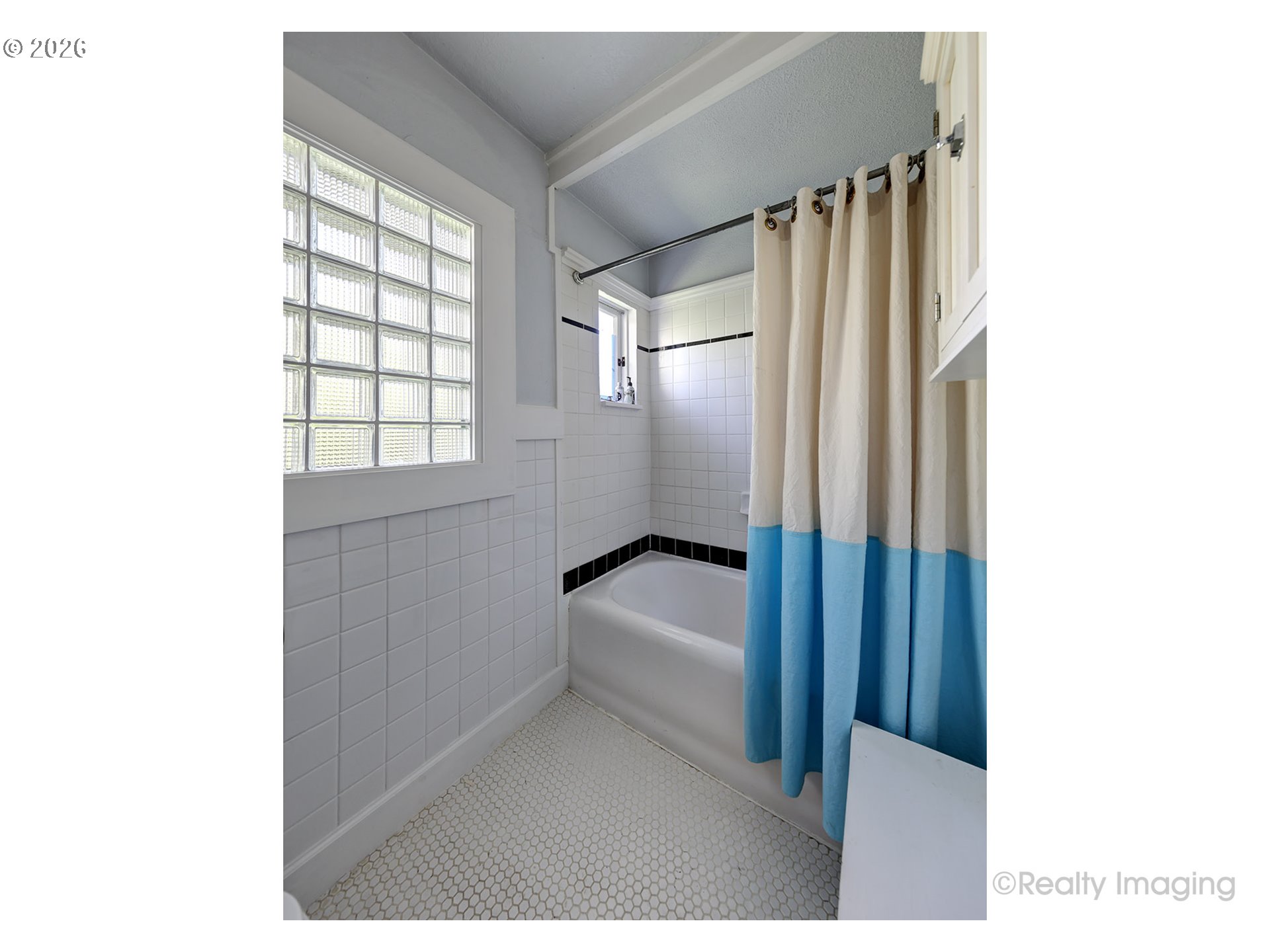 7523 Southeast Washington Street Portland, OR 97215 - Photo 18 of 41