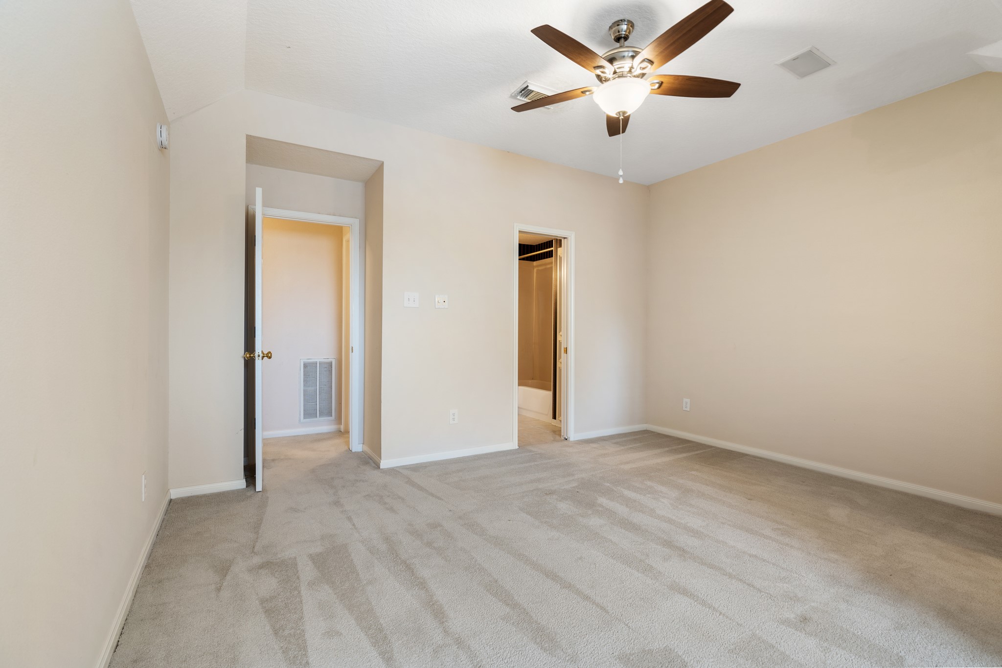 14420 Walters Road, Unit 20 Houston, TX 77014 - Photo 22 of 27 bedroom 3 - connected to upstairs bath