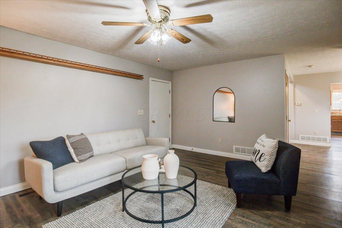 8295 Concord Road Johnstown, OH 43031 - Photo 18 of 44 Family Room