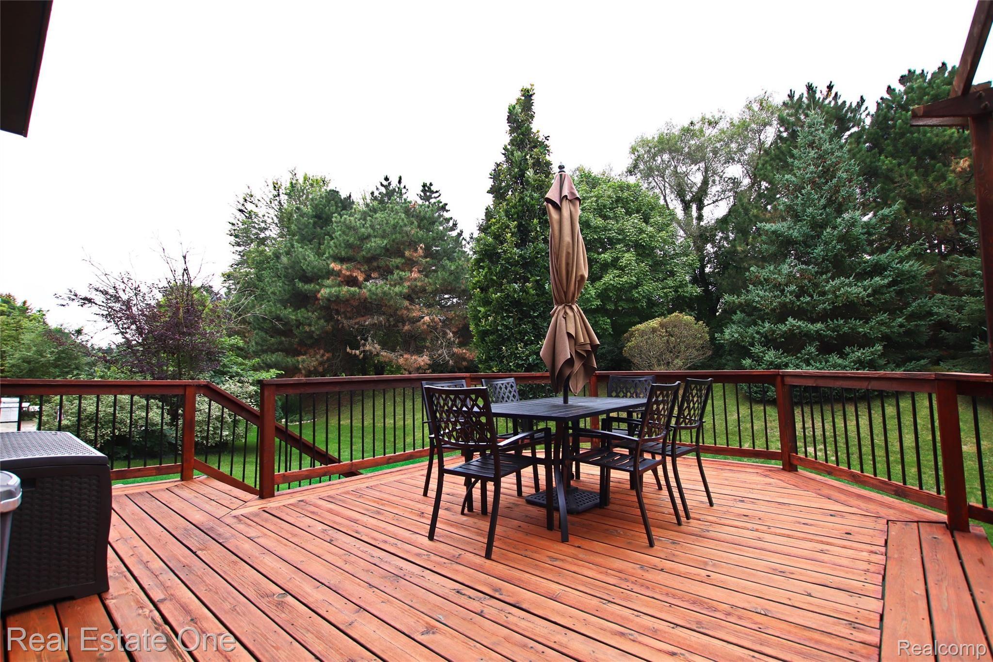 1272 Welland Drive Rochester, MI 48306 - Photo 47 of 53 Upper tier/dining area with beautiful views