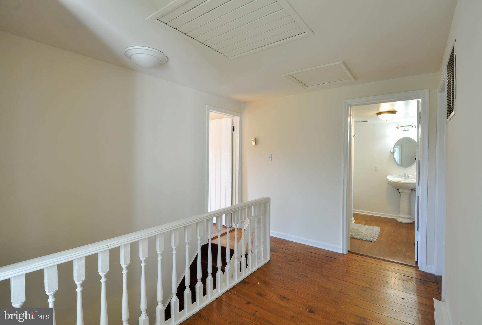 14222 Goldvein Road Goldvein, VA 22720 - Photo 24 of 30 upper hallway