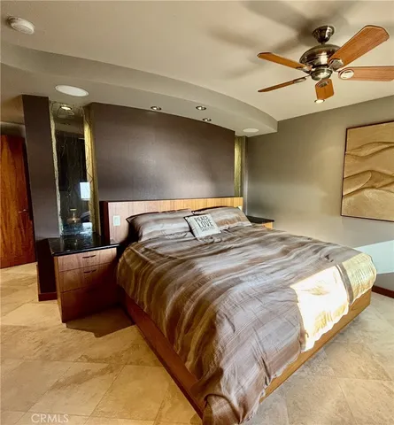 a view of a window in the room