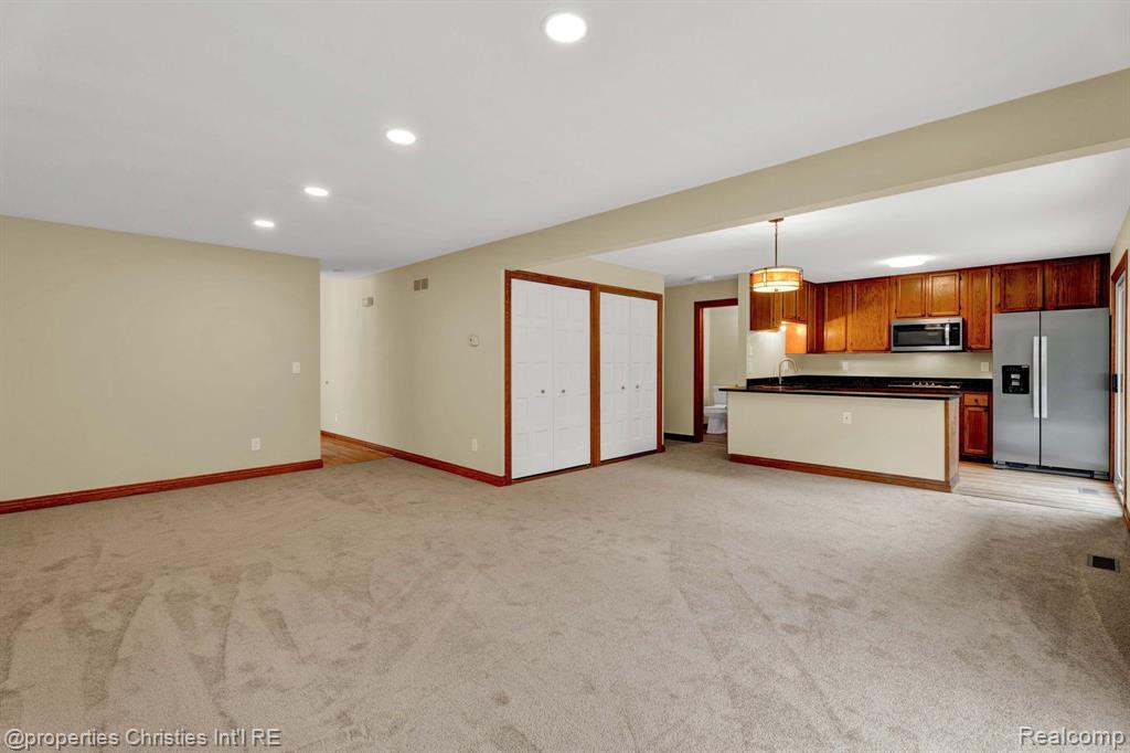 2411 Rochelle Park Drive Rochester Hills, MI 48309 - Photo 9 of 41