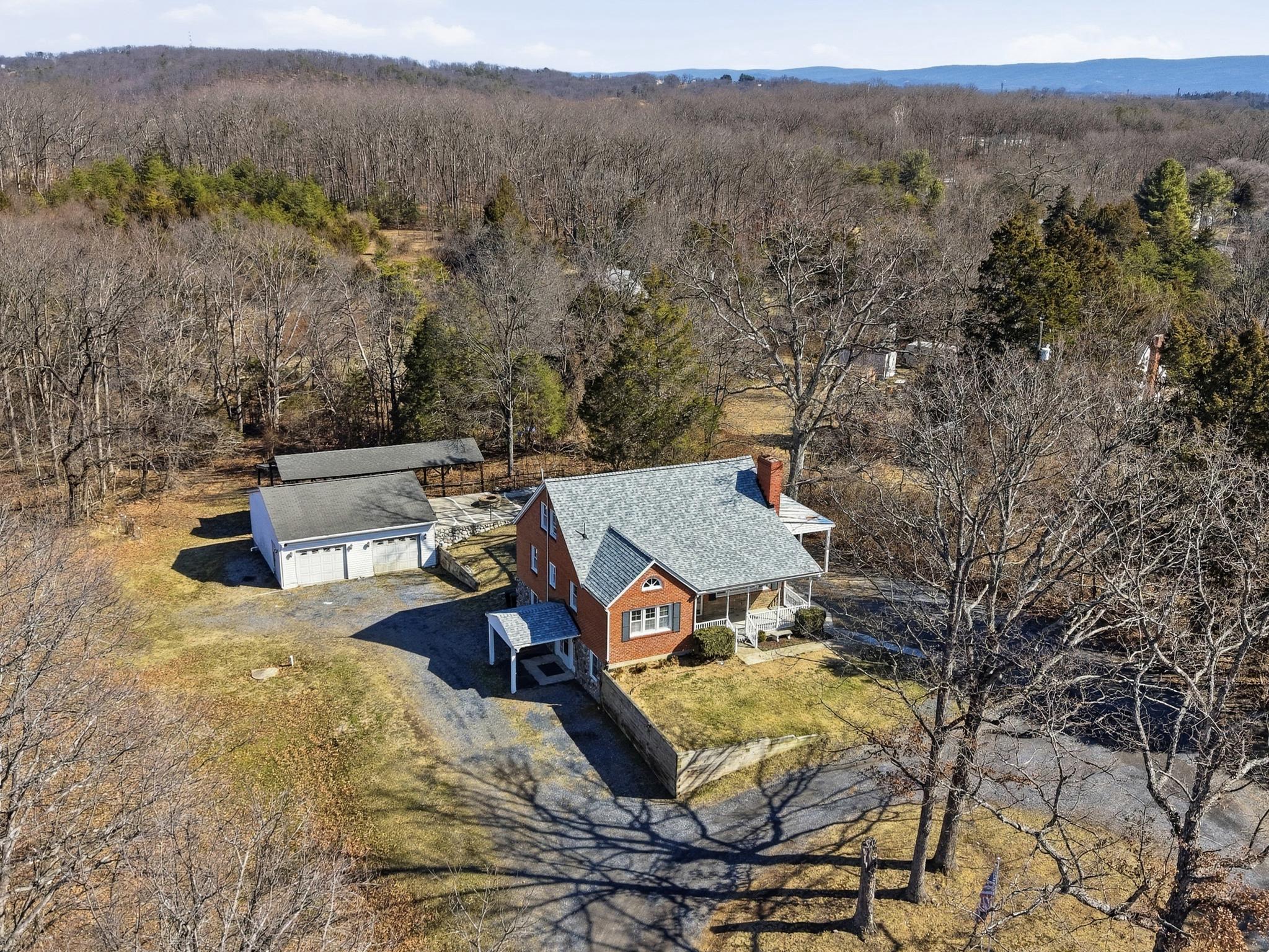Approx 2.94 acres & 2,200 finished Sq Ft​​