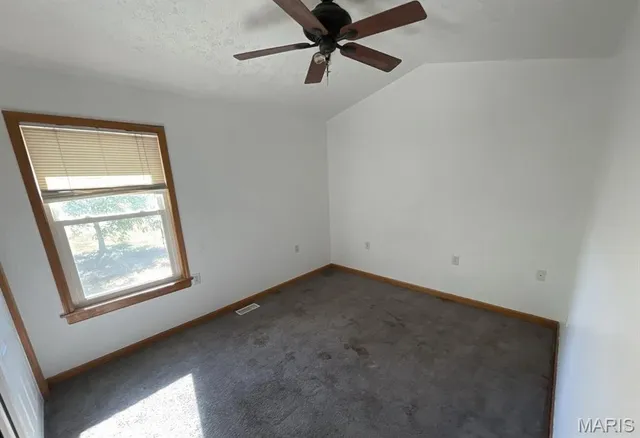 $200,000 | 15225 Old State Road, Carlyle, IL 62231