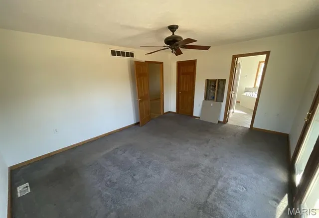 $200,000 | 15225 Old State Road, Carlyle, IL 62231