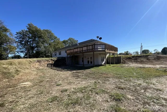 $200,000 | 15225 Old State Road, Carlyle, IL 62231