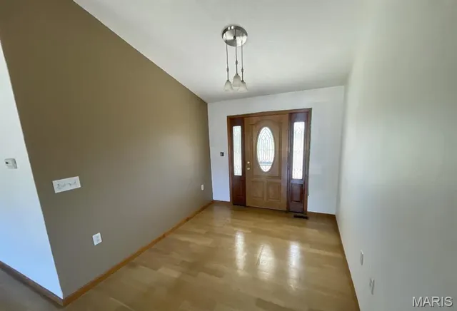 $200,000 | 15225 Old State Road, Carlyle, IL 62231