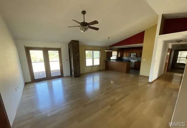 $200,000 | 15225 Old State Road, Carlyle, IL 62231