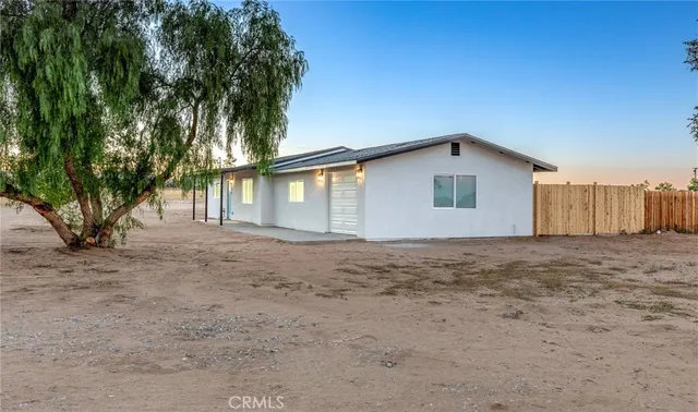 a view of a house with a backyard