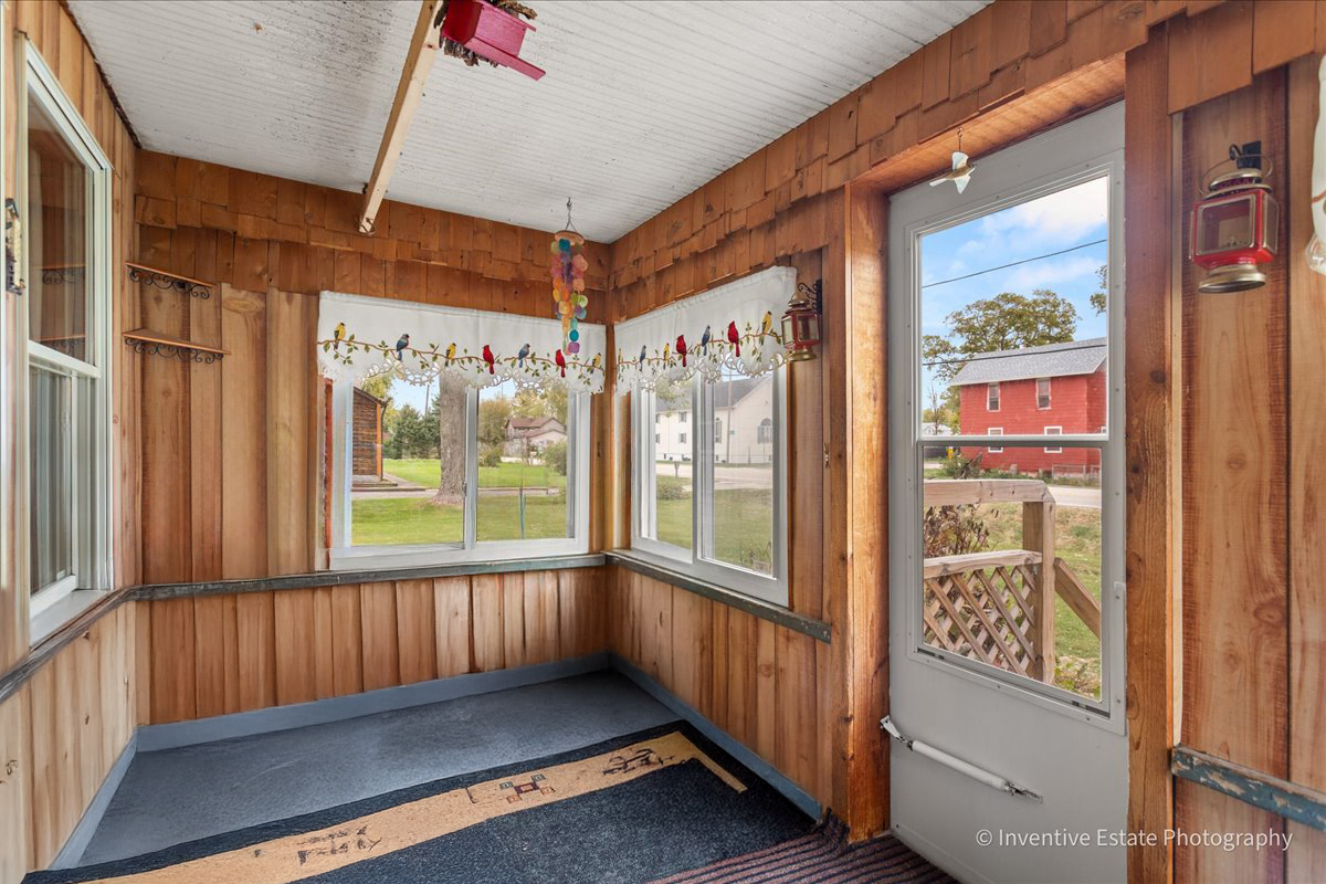 30736 South Symerton Road Wilmington, IL 60481 - Photo 4 of 25 a view of an entryway