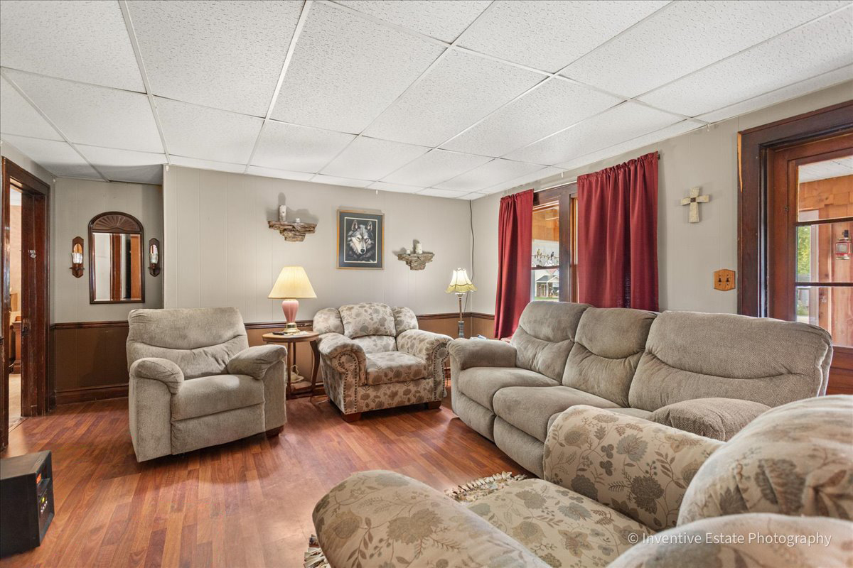 30736 South Symerton Road Wilmington, IL 60481 - Photo 5 of 25 a living room with furniture and a couch