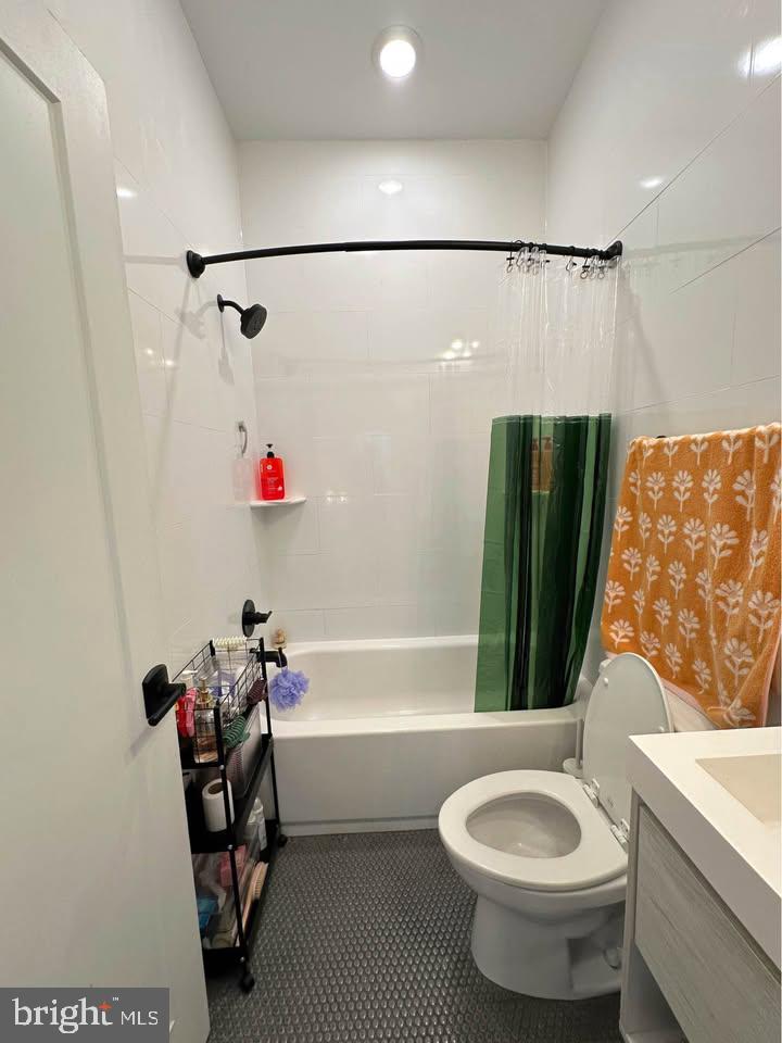 136 Chestnut Street, Unit 3F Philadelphia, PA 19106 - Photo 6 of 7