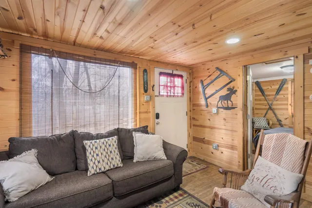 $100,000 | 1 Blue Grass Court, Davenport, IA 52802