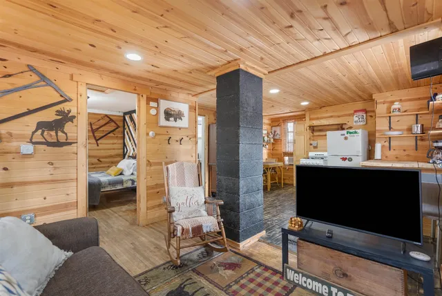 $100,000 | 1 Blue Grass Court, Davenport, IA 52802