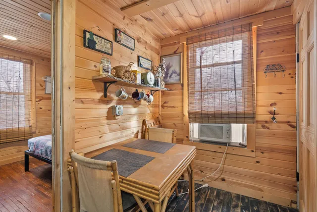 $100,000 | 1 Blue Grass Court, Davenport, IA 52802