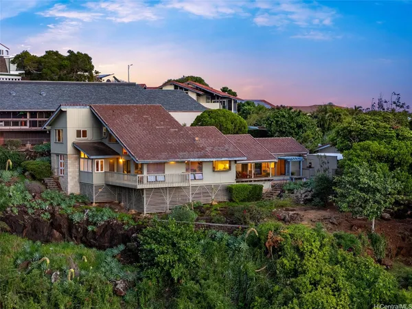 $2,598,000 | 1708 Kumakani Loop, Honolulu, HI 96821