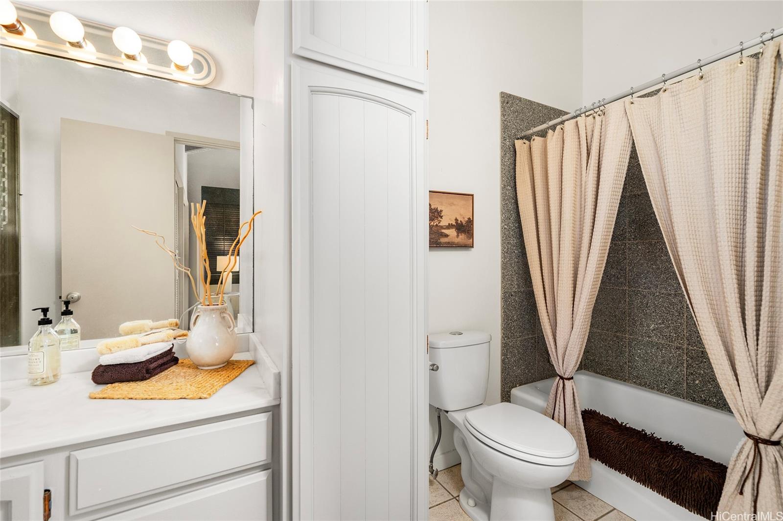 1708 Kumakani Loop Honolulu, HI 96821 - Photo 13 of 25