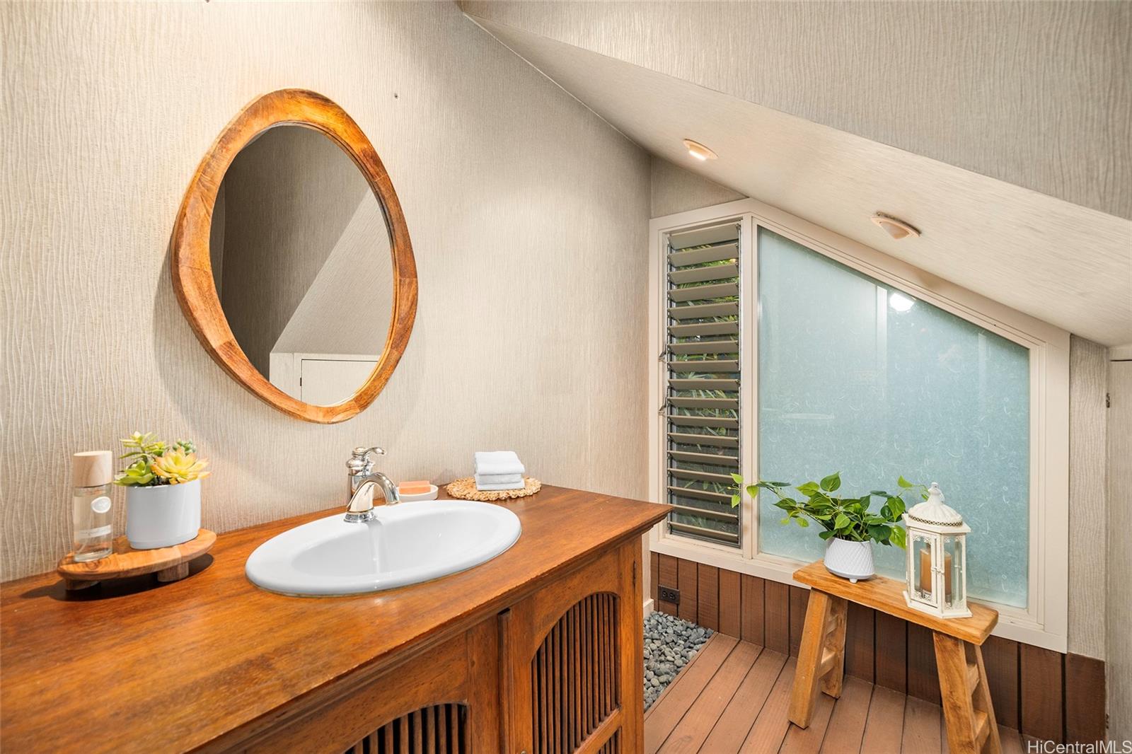 1708 Kumakani Loop Honolulu, HI 96821 - Photo 10 of 25