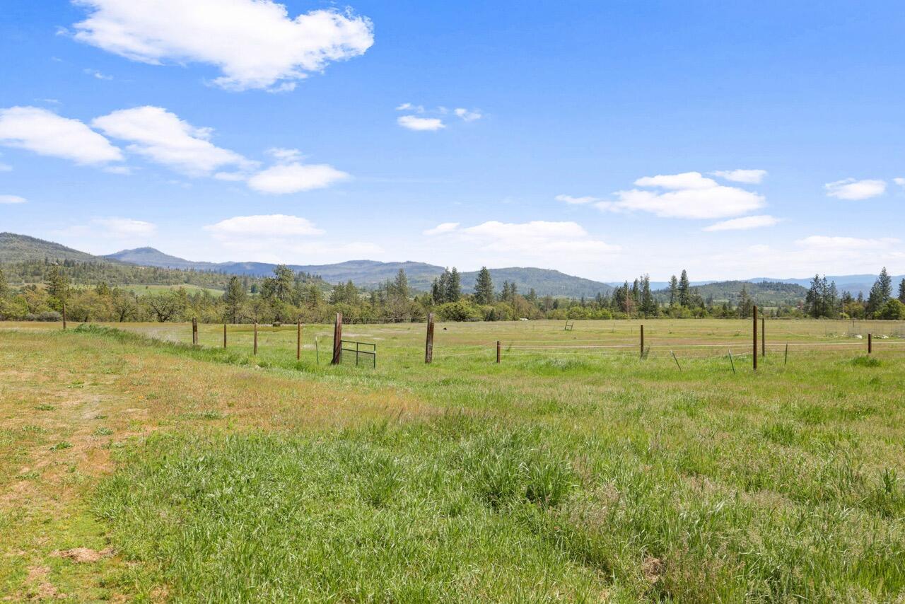 380 Greenleaf Drive Eagle Point, OR 97524 - Photo 8 of 31 a view of a field with a big yard