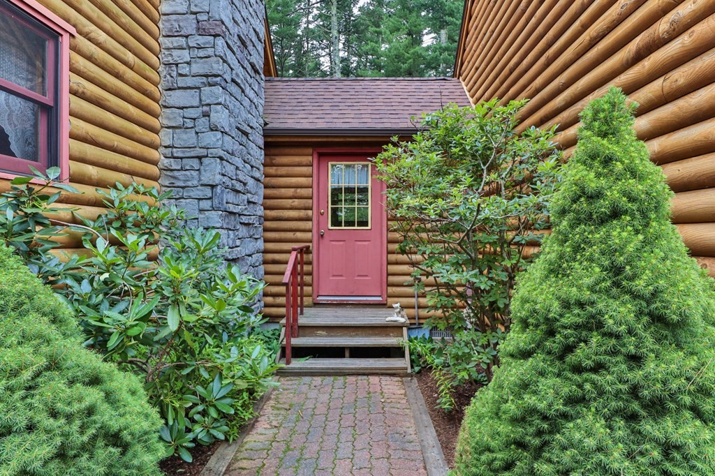 51 Carver Road Wareham, MA 02576 - Photo 8 of 41 Gallery Image 8