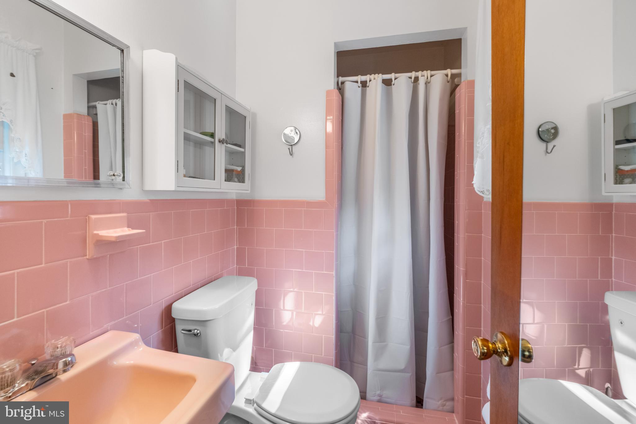 11727 Emack Road Beltsville, MD 20705 - Photo 16 of 27 Private Primary Bathroom