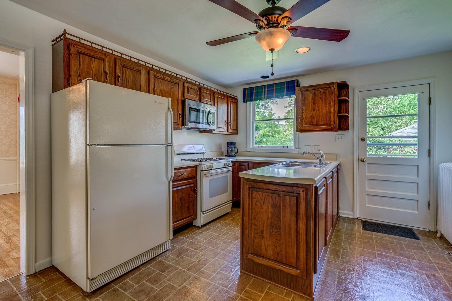 2337 Carter Road Southwest Roanoke, VA 24015 - Photo 15 of 47 011-320494-2337 Carter Road Southwest 11