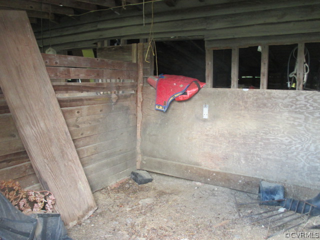 4172 Range Road Mechanicsville, VA 23111 - Photo 17 of 18 STALL INTERIOR